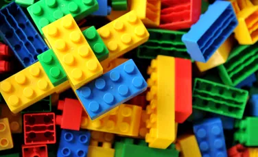 De ce a renunțat Lego la planul de a face jucării din sticle reciclate?
