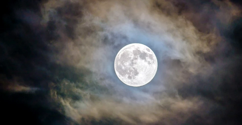 Cum îți influențează fazele Lunii somnul