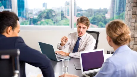 (P) Funcționarul modern nu doar răspunde – comunică prin spațiu