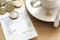 Cum au reușit un tată și fiu să mănânce fără să plătească la 40 de restaurante în trei ani