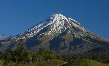 Un alpinist a supraviețuit după ce a căzut de pe unul dintre cei mai periculoși munți din Noua Zeelandă