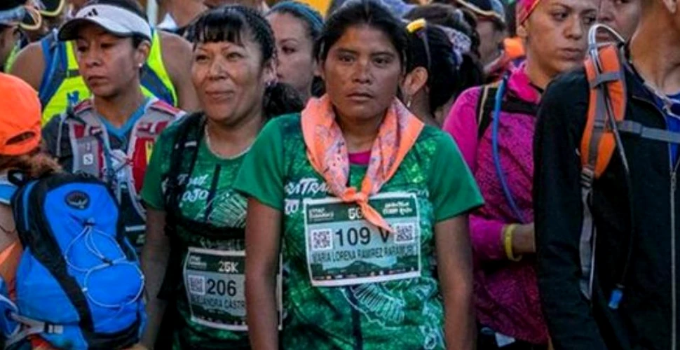 Un ultramaraton de 50 de kilometri din Mexic a avut un câştigător neaşteptat: o femeie, fără pregătire, într-o fustă şi saboţi de cauciuc