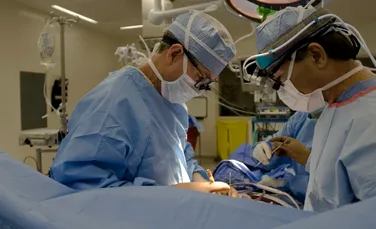 Tumoră gigant, extirpată de pe faţa unei femei, la un spital din România