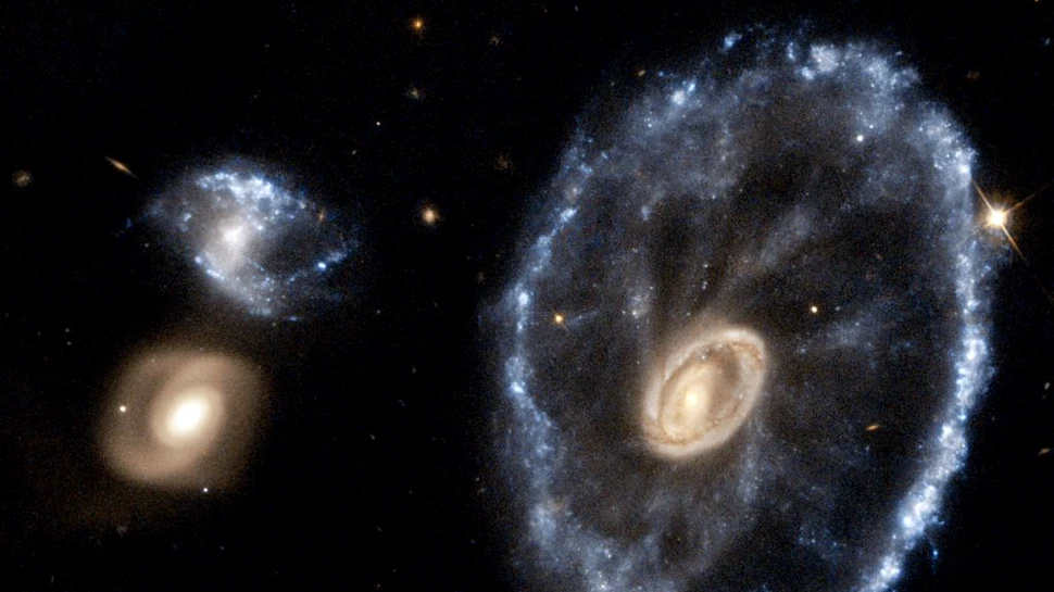 O nouă supernovă a fost identificată în bizara galaxie Roată de Car