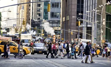 Peste jumătate dintre americani spun că o duc din ce în ce mai rău