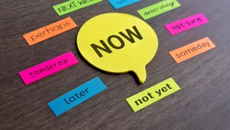 Procrastinarea la vârsta adultă, vizibilă încă din adolescență