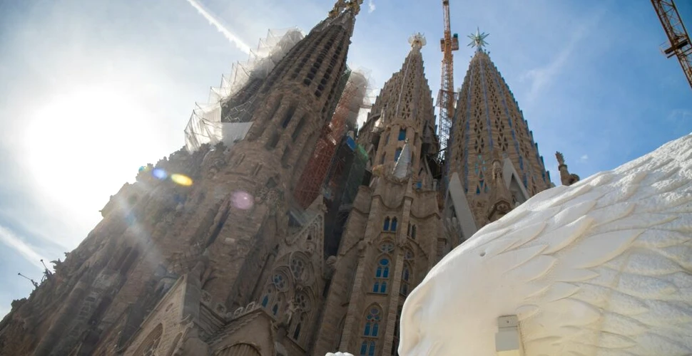 La 140 de ani de la începerea lucrărilor, cele patru turnuri de la Sagrada Familia sunt gata