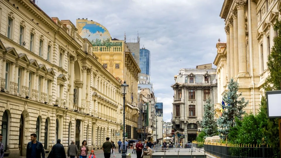 Experţii de artă cer Pinacoteca în Palatul Dacia. Consilierii PMB ar vrea Muzeul Holocaustului