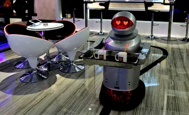 Oare aşa o să arate lumea viitoare? În China există un hotel deservit de roboţi (GALERIE FOTO)