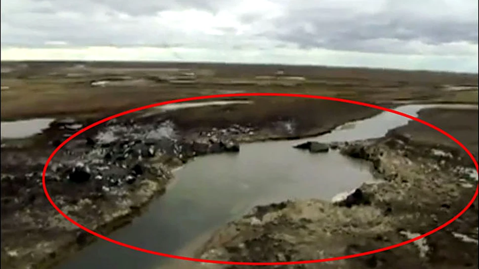 Fenomenul extrem care îi îngrozeşte pe locuitorii din această zonă a Siberiei.  ”A fost o flacără de foc, apoi fum şi totul s-a umplut cu apă”