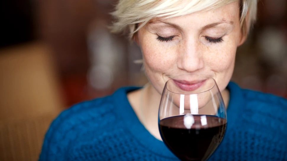 Când este ora perfectă pentru a bea vin? Oamenii de ştiinţă au aflat răspunsul – FOTO