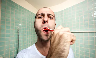 Ar trebui înlocuită periuța de dinți după ce am fost bolnavi? Iată răspunsul dentiștilor