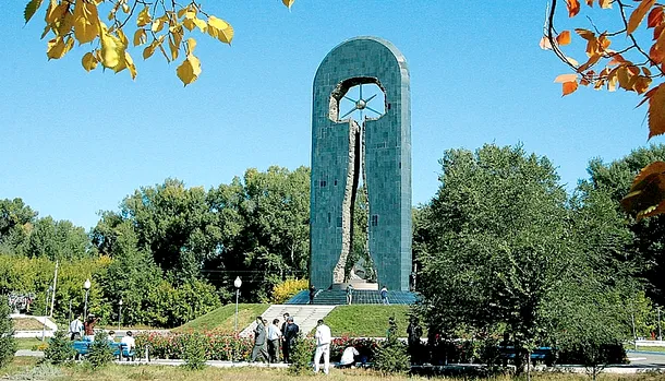 Memorialul Semipalatinsk, ridicat în amintirea victimelor acestor experimente nucleare