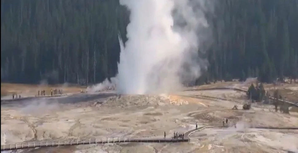 Un gheizer uriaș din parcul Yellowstone a erupt pentru prima dată în 6 ani, revenind „înapoi la viață”