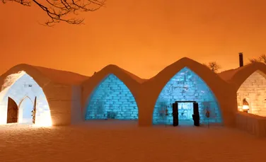 Eveniment bizar: Camera unui faimos hotel de gheaţă din Canada a luat foc