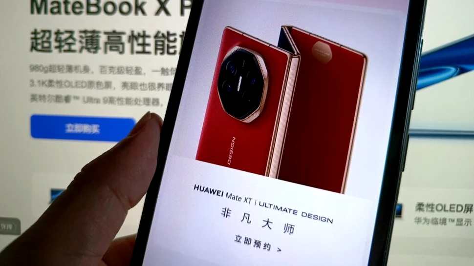 Huawei a adunat 3 milioane de precomenzi pentru telefonul triplu pliabil