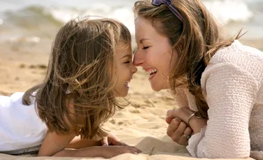 Patru motive pentru care fetele nu ar trebui să audă de la mamele lor că sunt frumoase