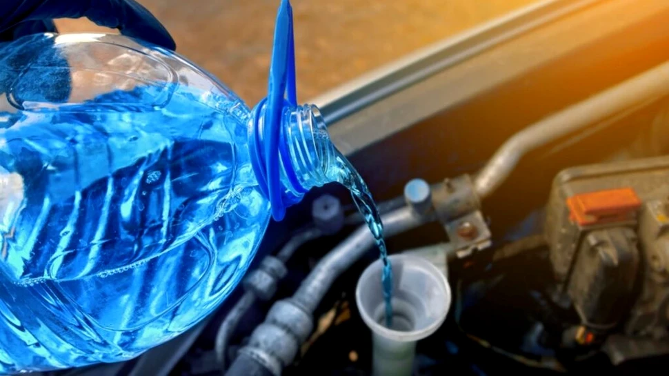 (P) Top 11 lichide și consumabile indispensabile pentru mașină iarna