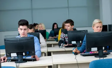 2000 de elevi pasionaţi de IT din România construiesc aplicaţii mobile prin intermediul unui program de voluntariat organizat de Microsoft România