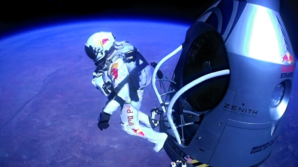 Ca şi cum ai fi acolo: GoPro a dezvăluit, în sfârşit, imaginile uluitoare capturate de Felix Baumgartner (VIDEO)