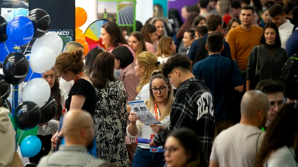 Câți dintre elevii din sistemul privat din România aleg universități din străinătate?