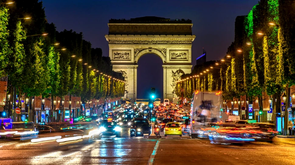 Restricții privind iluminatul public la Paris. La ce oră se sting luminile Turnului Eiffel?