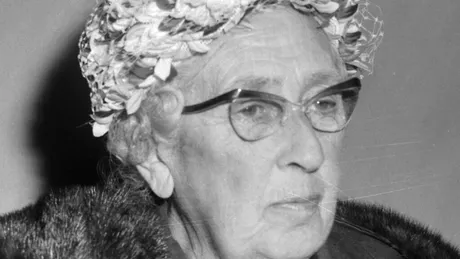 Ce făceau Agatha Christie, Ernest Hemingway, Stephen King sau Harper Lee înainte să scrie cărțile care au intrat în istorie