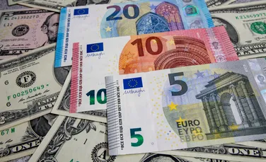 Dolarul american a ajuns la cel mai ridicat nivel din ultimii doi ani