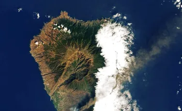 Lavă strălucitoare și fum după erupția vulcanului din insula La Palma. Ce se vede din satelit