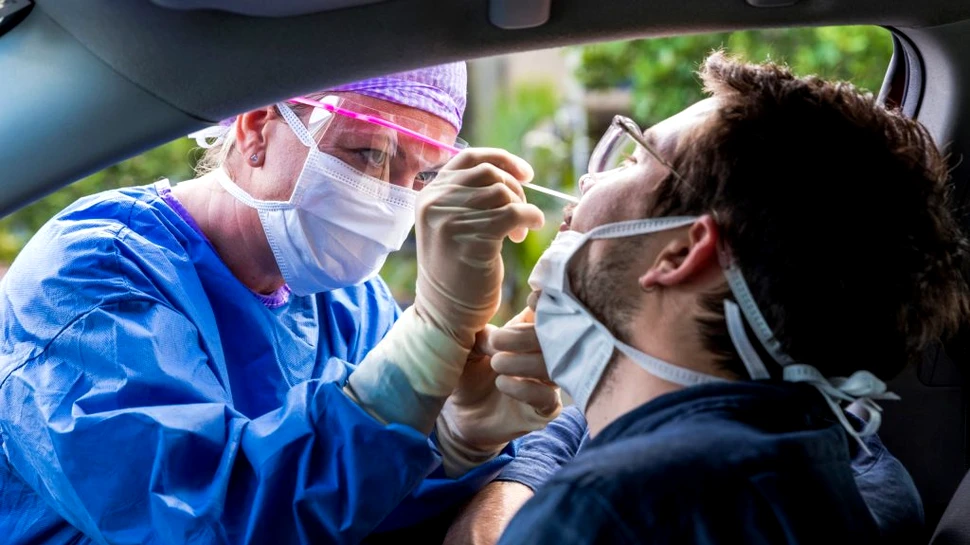 Variantele Omicron și Delta ar putea crea un virus mai periculos. Avertismentul specialiștilor