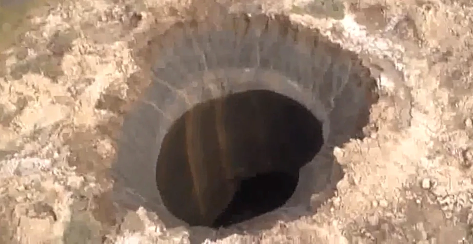 Un crater ciudat a apărut brusc pe o câmpie din Siberia. Care este explicaţia? (VIDEO)