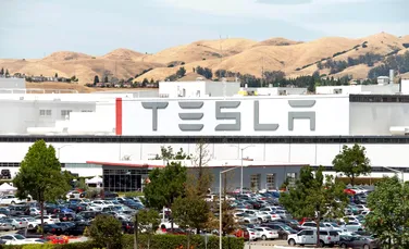 Tesla a fost amendată, din nou, pentru poluare