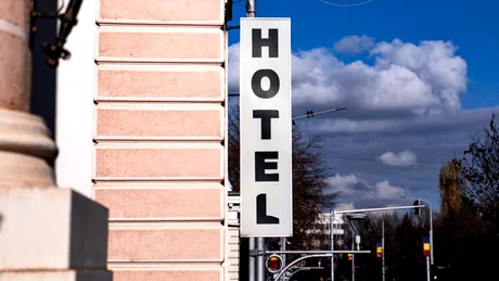 Trucul simplu prin care poți rezerva camere de hotel cu până la 20% mai ieftine
