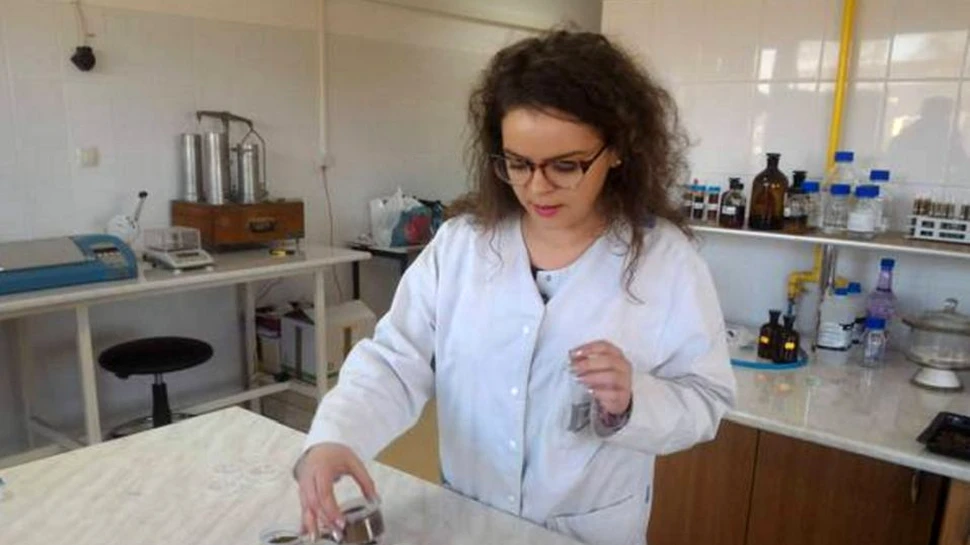 O studentă din Cluj a INVENTAT o băutură din ghindă care poate ÎNLOCUI cafeaua şi are proprietăţi antioxidante
