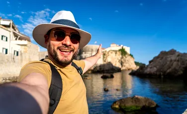 Oglinda deformată: De ce selfie-urile ne fac să ne vedem chipul diferit de realitate