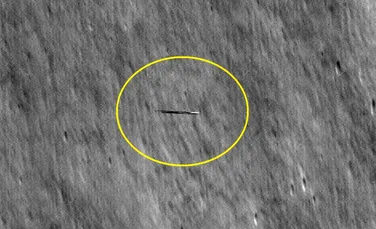 NASA a observat un obiect zburând în jurul Lunii