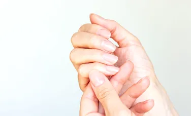 O modificare subtilă a unghiilor poate fi un semn al unei boli ascunse