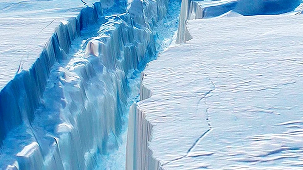Sub aisbergul masiv din Antarctica s-a descoperit o zonă fascinantă care a stat ascunsă timp de 120.000 de ani
