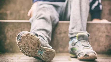 Sărăcia ne îmbătrânește prematur, arată un studiu pe copii