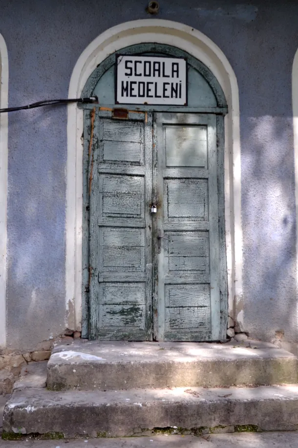 Imagine cu Conacul din satul iesean Medeleni, comuna Golaesti, miercuri, 2 iulie 2014. 