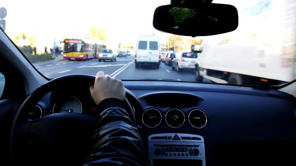 Ce să mănânci pentru a fi un şofer mai bun? Cercetătorii au descoperit ce alimente îţi îmbunătăţesc reflexele