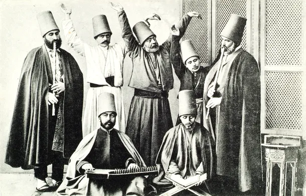 Imagine de epocă cu dervişi turci din Istambul