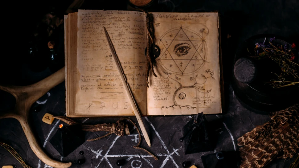 Abracadabra, de la vechiul remediu împotriva febrei la cel mai faimos cuvânt magic din lume