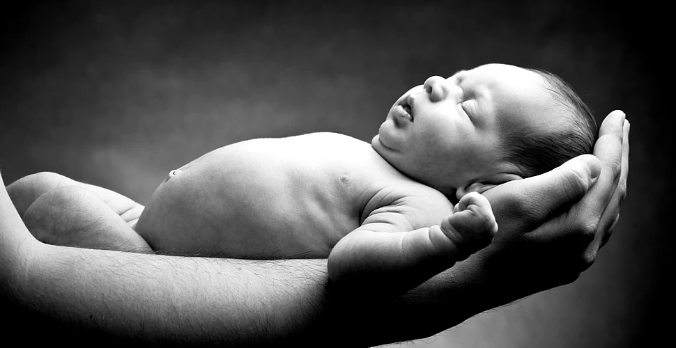 Când este gata un bebeluş să vină pe lume? Gesturile pe care le face în uter arată cât de bine se dezvoltă