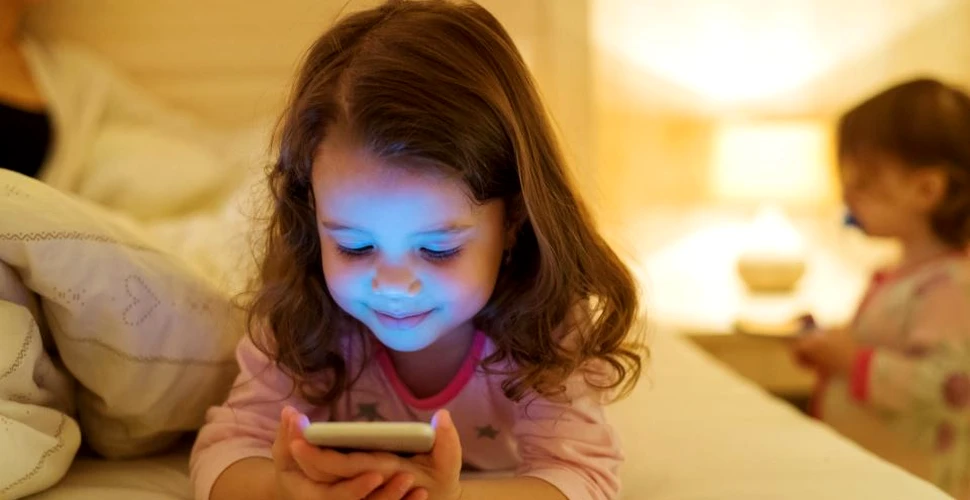 Avertismentul unui psiholog, despre copiii care stau pe internet: ”Peste 10 – 20 de ani ne vom îngrozi când vom cunoaşte impactul”
