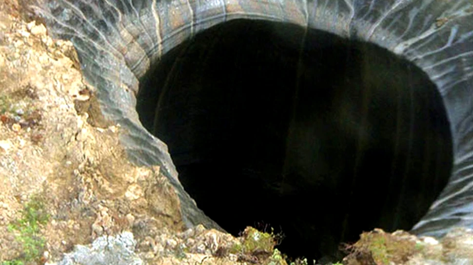 Noi imagini şi detalii despre misteriosul crater apărut din senin „la capătul lumii” (VIDEO, FOTO)