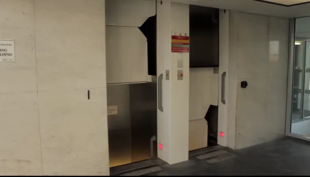 Cel mai periculos lift din lume, Paternoster, nu se opreşte niciodată.