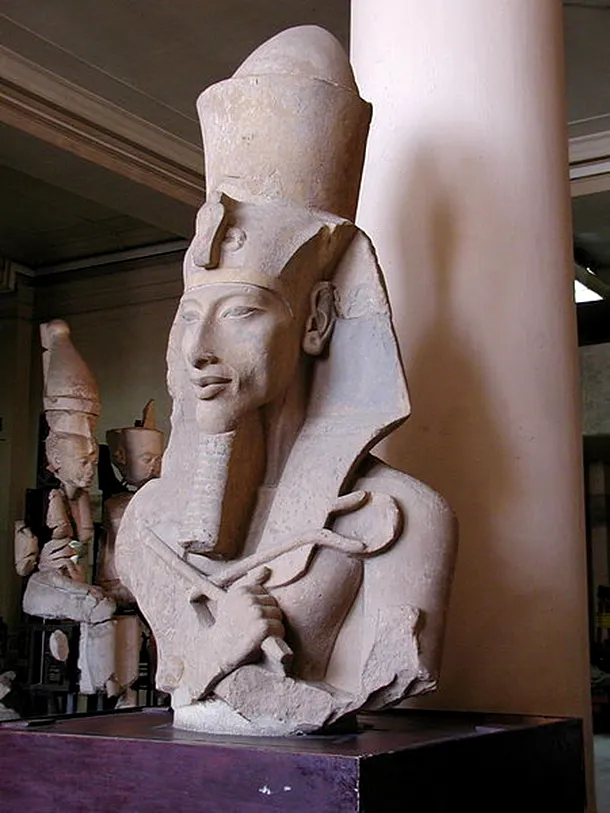 Statuie a faraonului Akhnaton