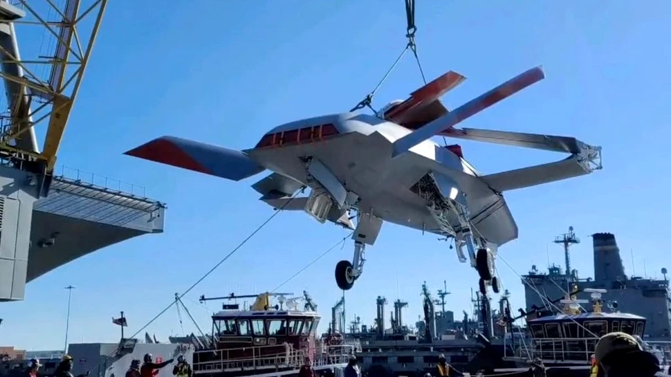 Drona-cisternă MQ-25 Stingray a Marinei Americane începe testele pe un portavion