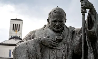 Se împlinesc 26 ani de la vizita celui mai îndrăgit Papă la Bucureşti. Momentul a fost unul istoric nu doar pentru România